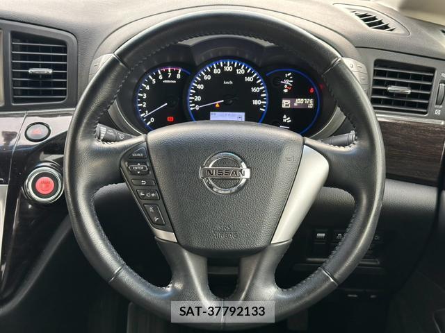 Nissan ELGRAND 2013-08 8379893-19