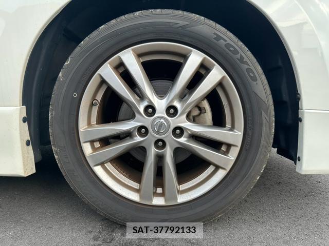 Nissan ELGRAND 2013-08 8379893-7