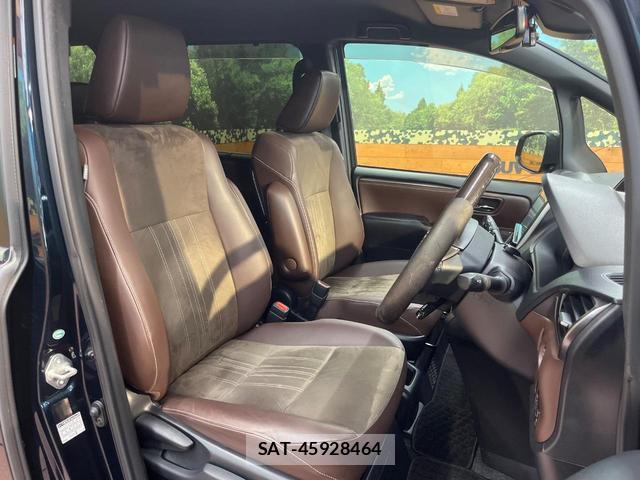 Toyota ESQUIRE 2018-02 8379961-7