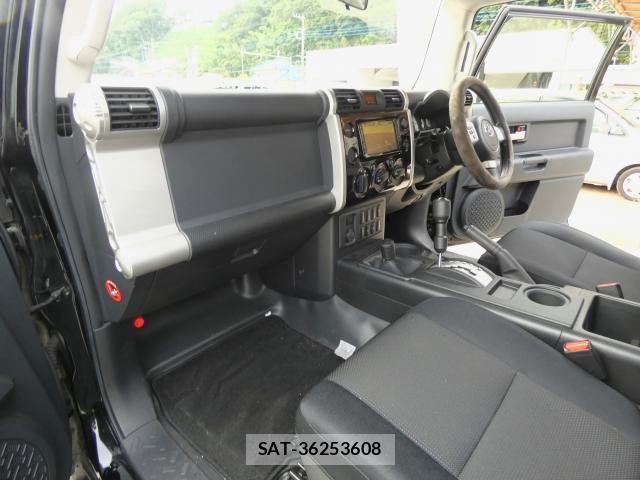 Toyota FJ CRUISER 2013-06 8379745-5