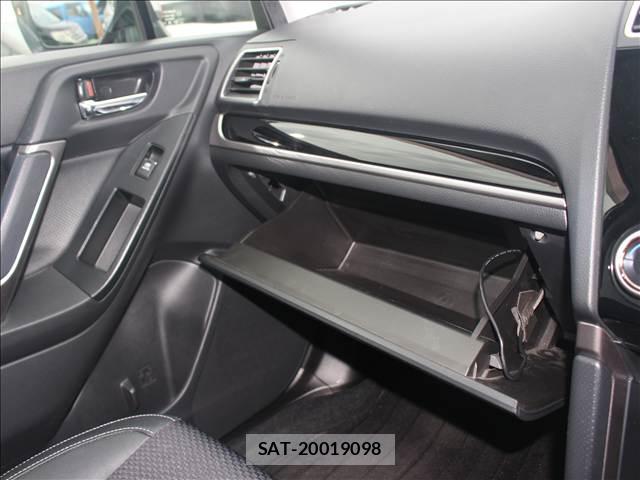 Subaru FORESTER 2016-01 8378976-14