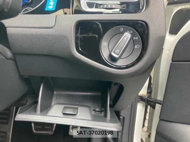 VolksWagen GOLF R VARIANT 2015-09 8380038-8