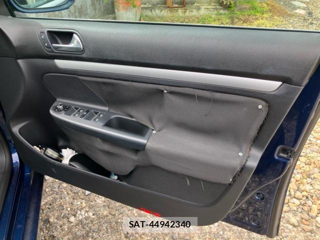 VolksWagen GOLF VARIANT 2012-03 8380008-6