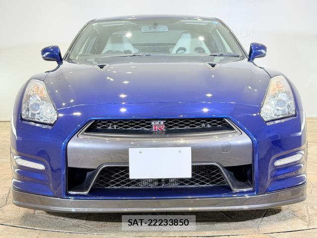 Nissan GT-R 2011-01 8379542-1