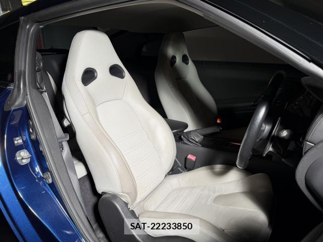 Nissan GT-R 2011-01 8379542-4