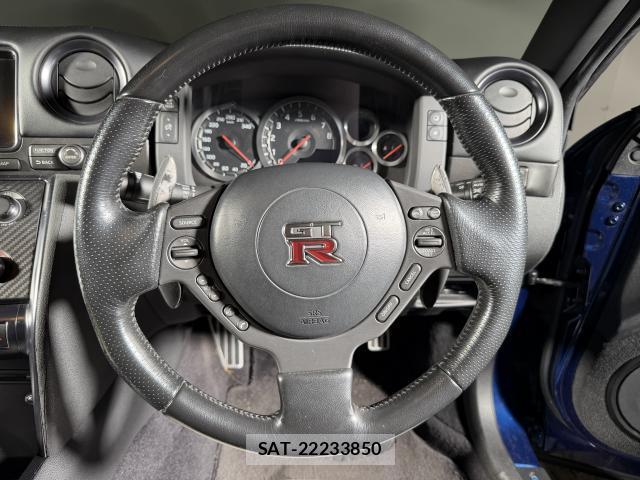 Nissan GT-R 2011-01 8379542-6