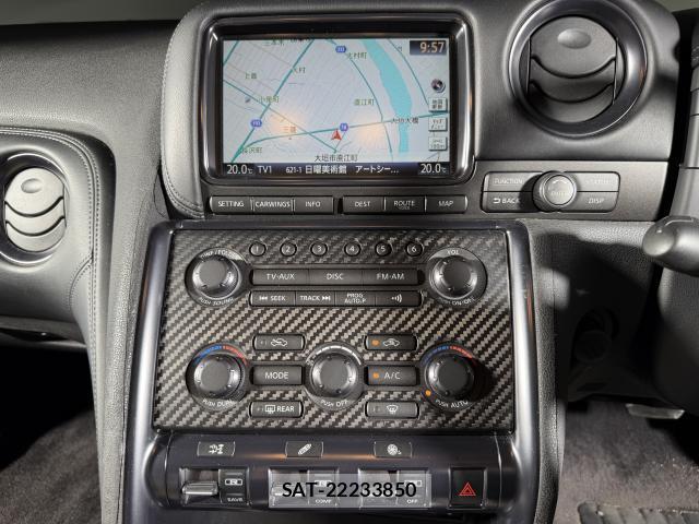 Nissan GT-R 2011-01 8379542-7