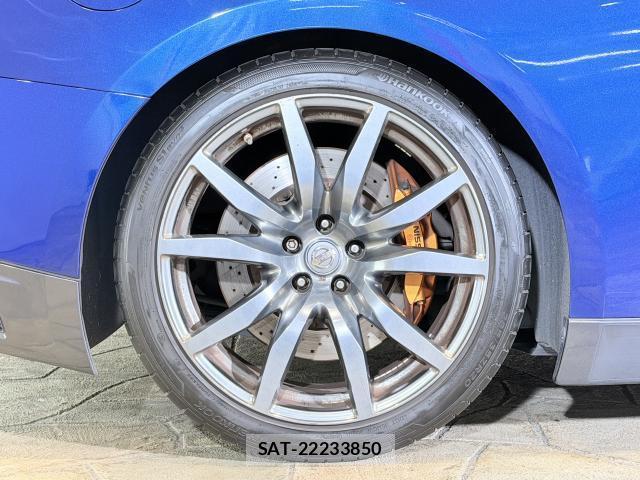 Nissan GT-R 2011-01 8379542-8