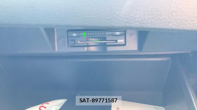 Toyota HARRIER 2014-11 8378719-18