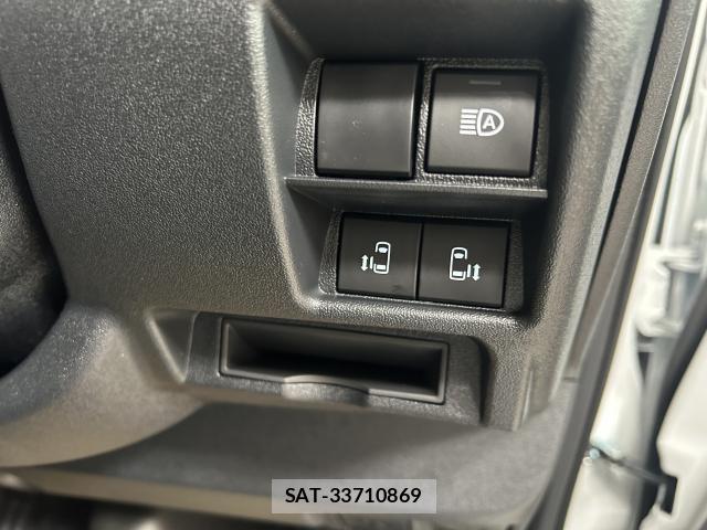 Toyota HIACE VAN 2026-07 8379796-8