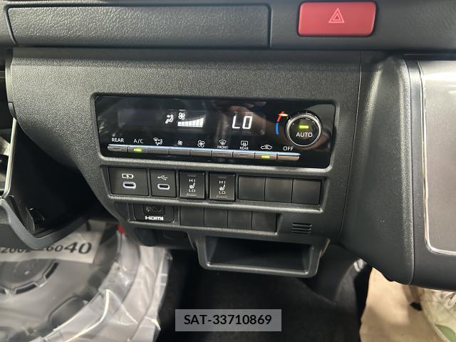 Toyota HIACE VAN 2026-07 8379796-9