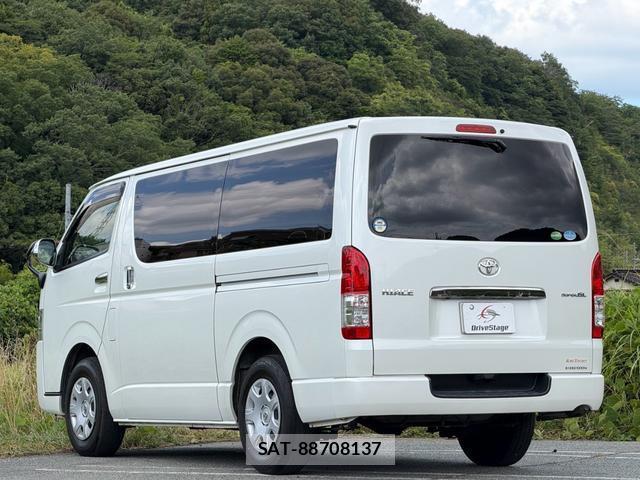 Toyota HIACE VAN 2019-03 8379952-1