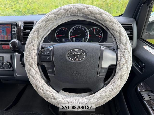 Toyota HIACE VAN 2019-03 8379952-11