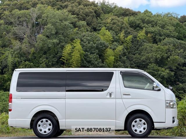 Toyota HIACE VAN 2019-03 8379952-12