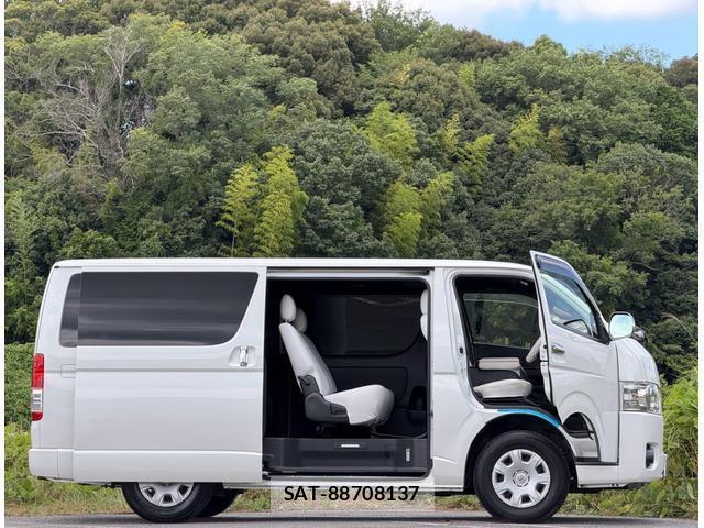 Toyota HIACE VAN 2019-03 8379952-13