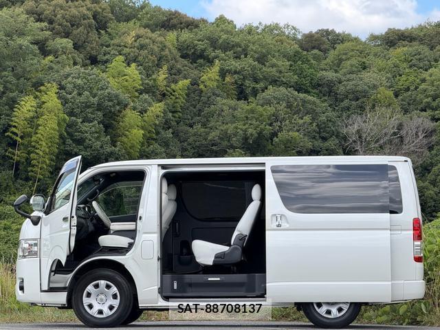 Toyota HIACE VAN 2019-03 8379952-14