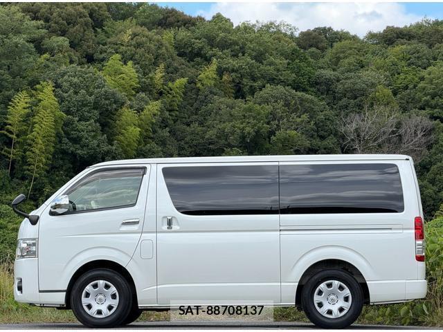 Toyota HIACE VAN 2019-03 8379952-15