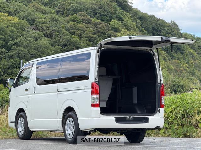 Toyota HIACE VAN 2019-03 8379952-16