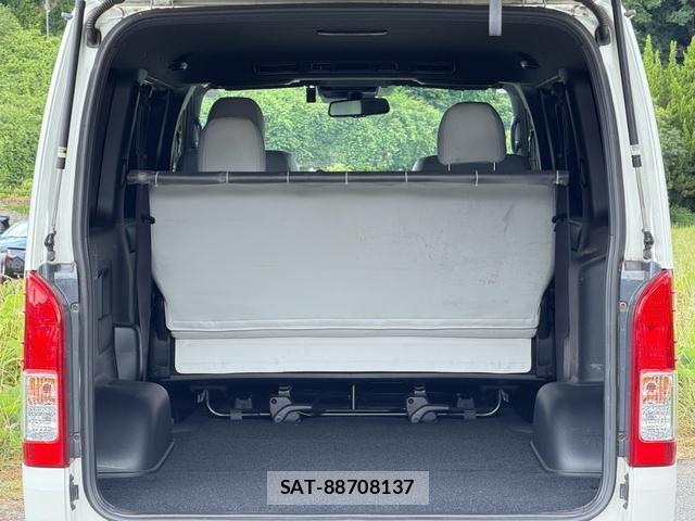 Toyota HIACE VAN 2019-03 8379952-17