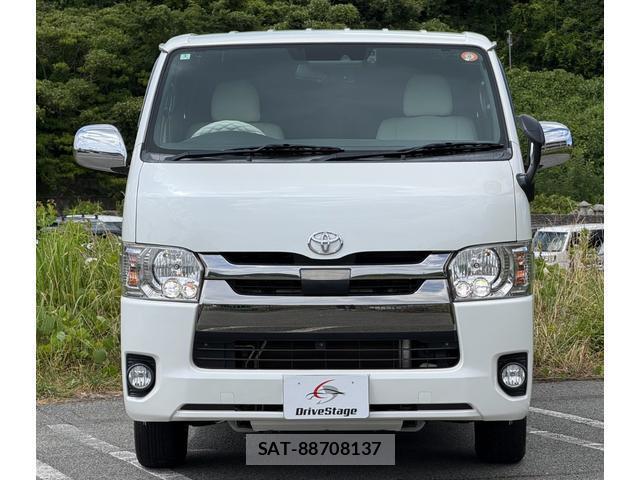 Toyota HIACE VAN 2019-03 8379952-18