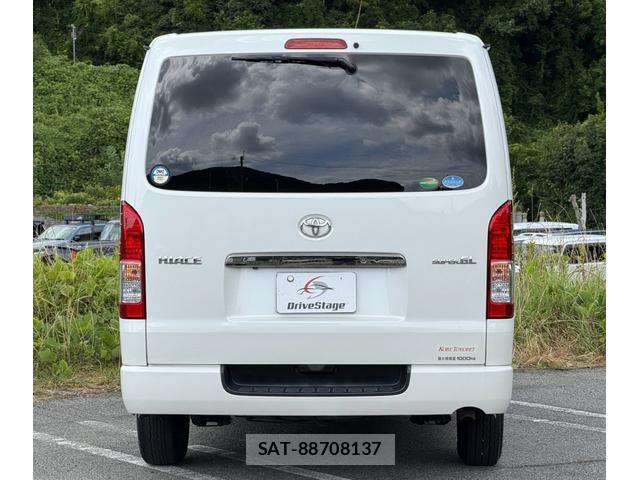 Toyota HIACE VAN 2019-03 8379952-19