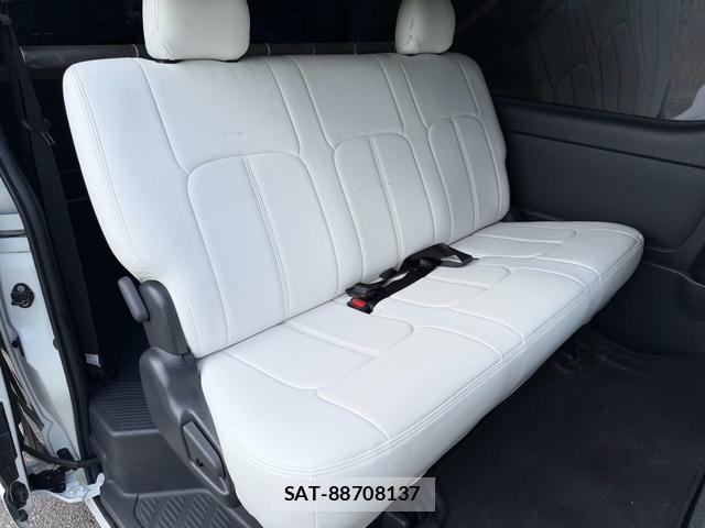 Toyota HIACE VAN 2019-03 8379952-4