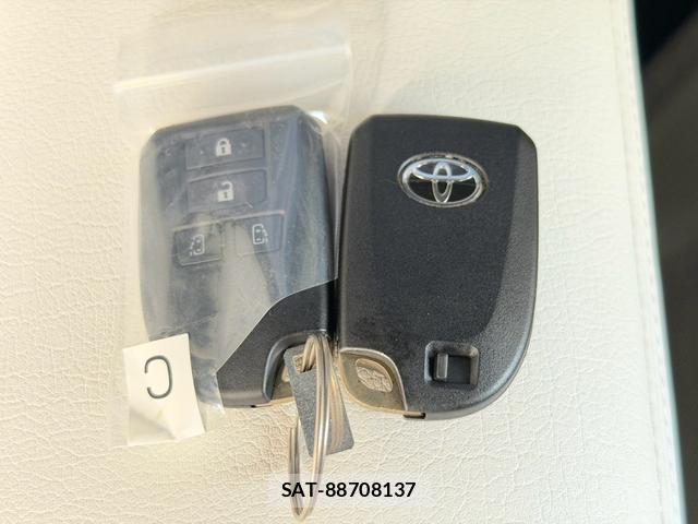 Toyota HIACE VAN 2019-03 8379952-7