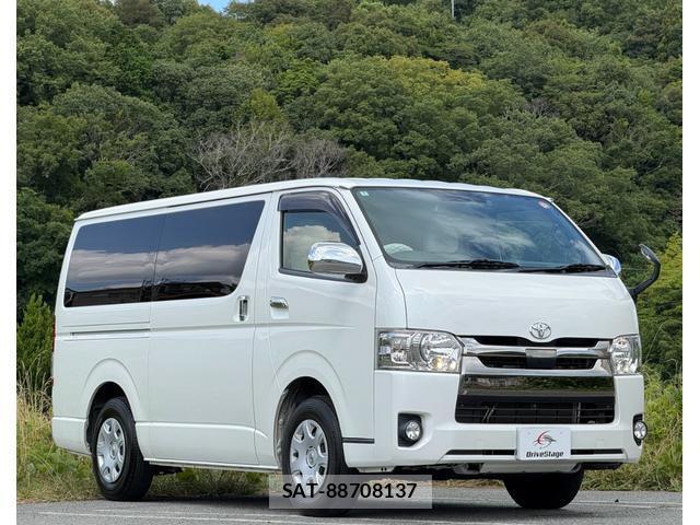 Toyota HIACE VAN 2019-03 8379952-9