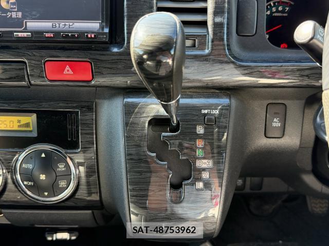 Toyota HIACE WAGON 2011 8378662-15
