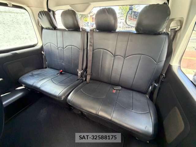 Toyota HIACE WAGON 2013-04 8379901-10