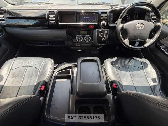 Toyota HIACE WAGON 2013-04 8379901-4