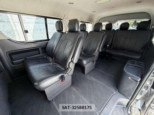 Toyota HIACE WAGON 2013-04 8379901-7