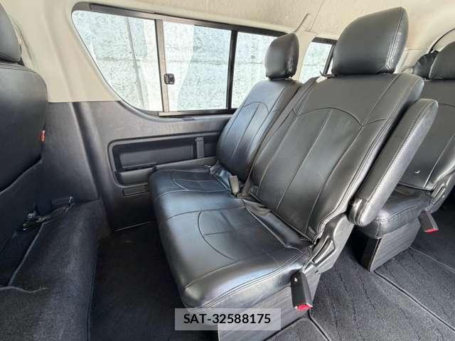 Toyota HIACE WAGON 2013-04 8379901-8