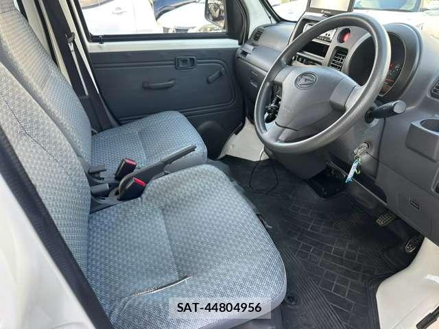 Daihatsu HIJET CARGO 2014-12 8379903-5