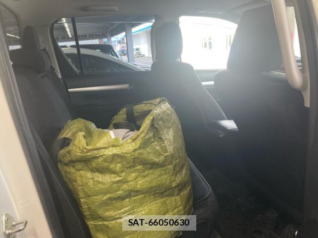 Toyota HILUX 2020-09 8378495-15