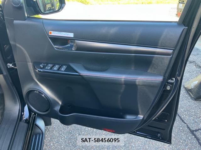 Toyota HILUX 2023-06 8379834-11