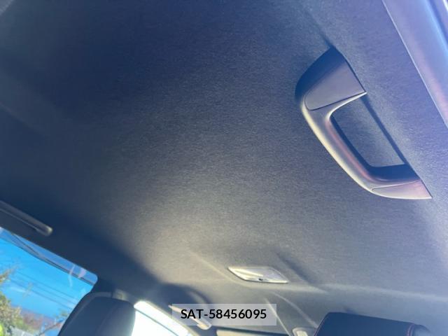 Toyota HILUX 2023-06 8379834-15