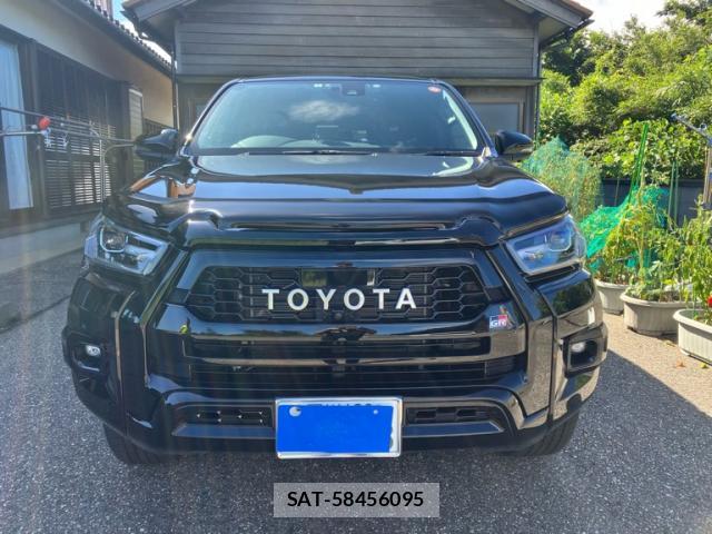 Toyota HILUX 2023-06 8379834-2