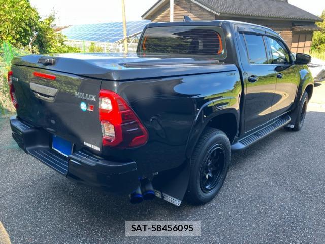 Toyota HILUX 2023-06 8379834-3