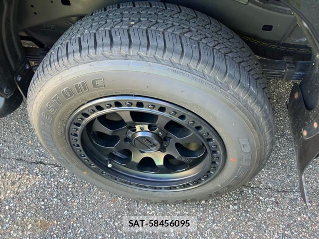 Toyota HILUX 2023-06 8379834-8