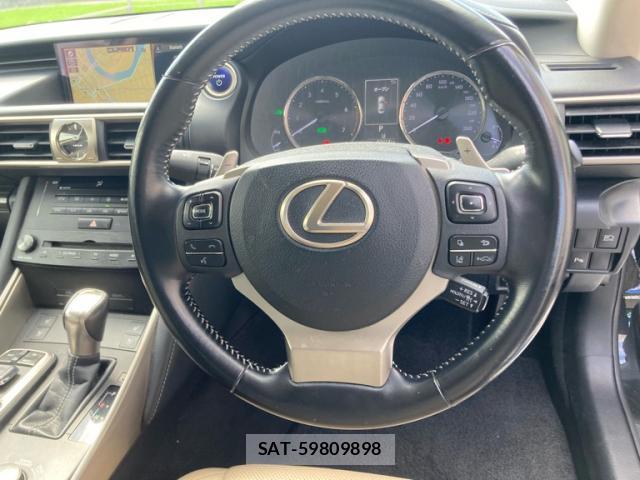 Lexus IS 2017-01 8378947-10