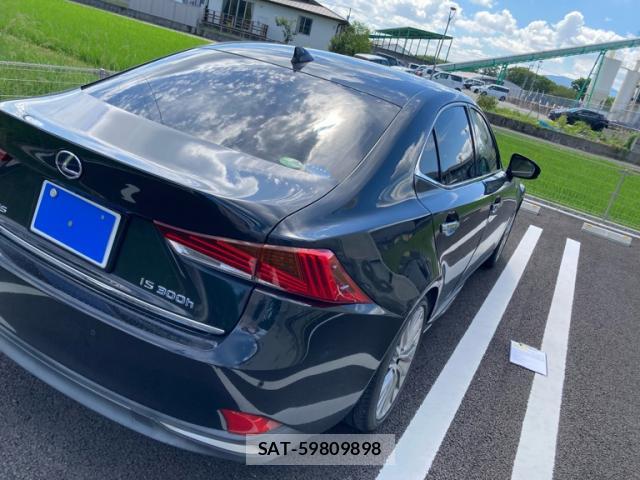 Lexus IS 2017-01 8378947-12