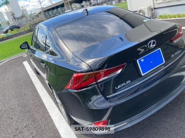 Lexus IS 2017-01 8378947-13