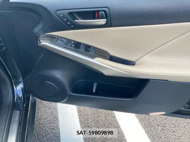 Lexus IS 2017-01 8378947-14