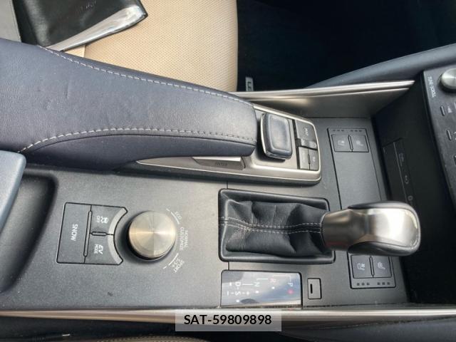 Lexus IS 2017-01 8378947-15