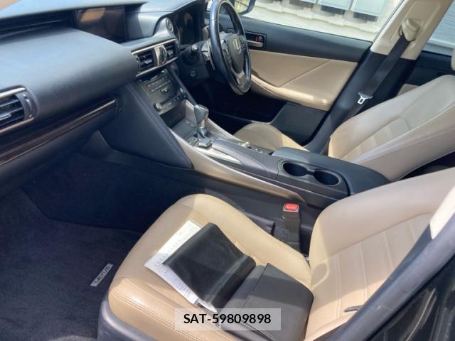 Lexus IS 2017-01 8378947-7
