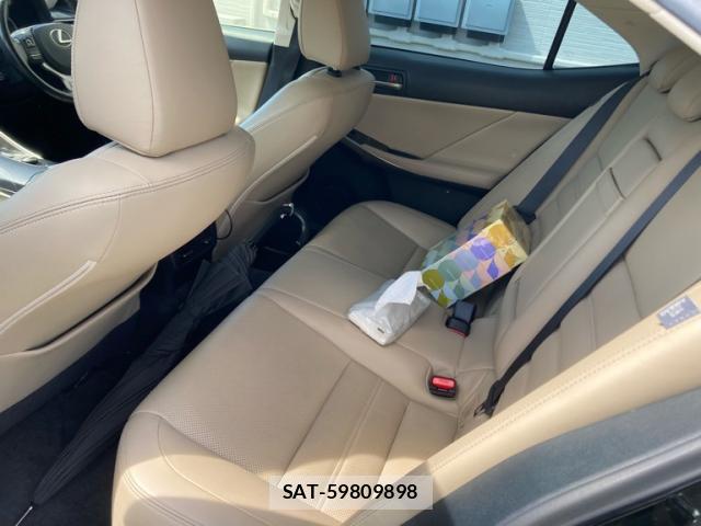 Lexus IS 2017-01 8378947-8