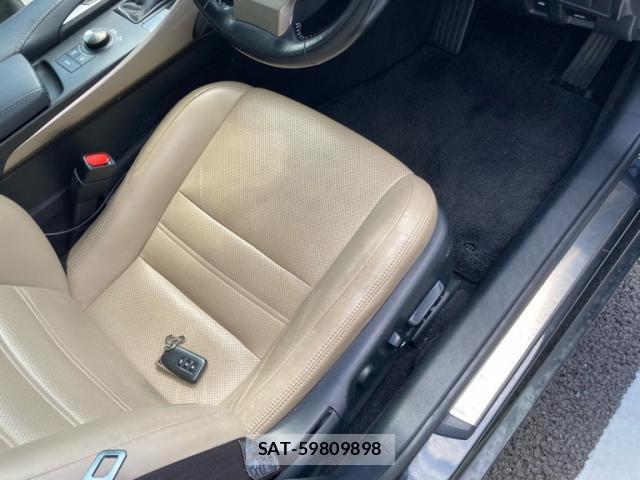Lexus IS 2017-01 8378947-9