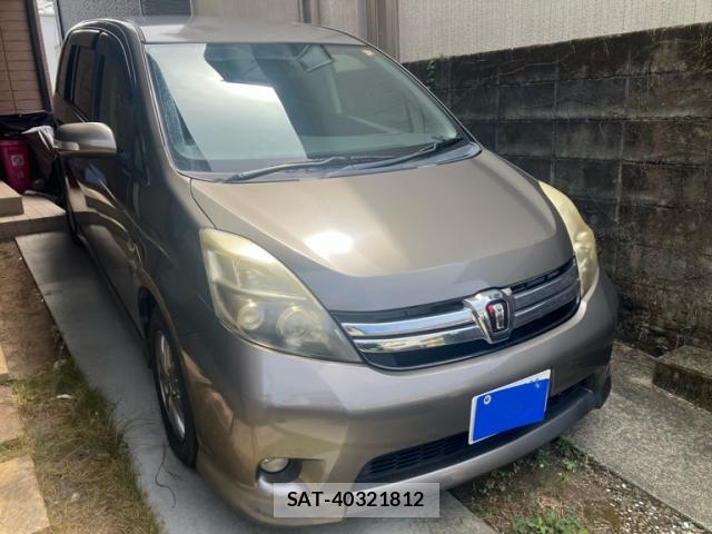 Toyota ISIS 2012-07 8379048-0