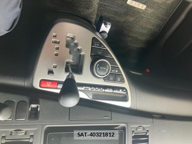 Toyota ISIS 2012-07 8379048-10